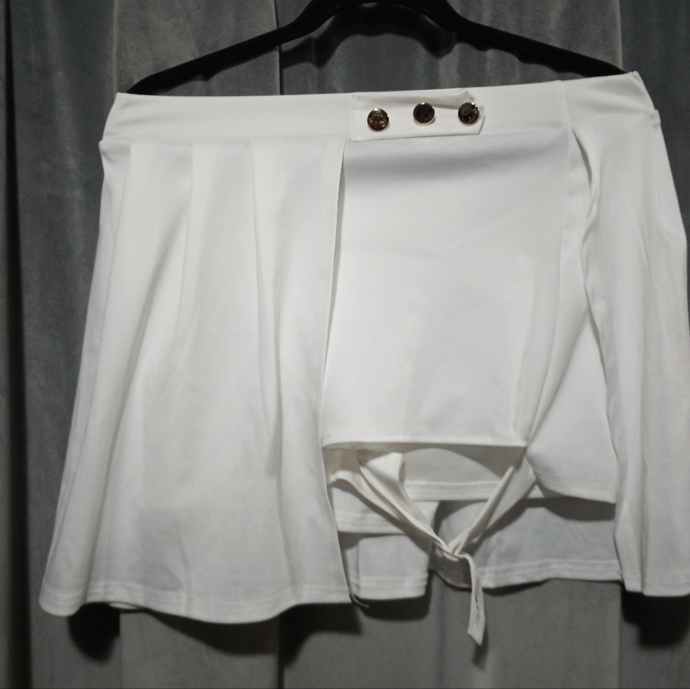 Short Set - Picture 7 of 10